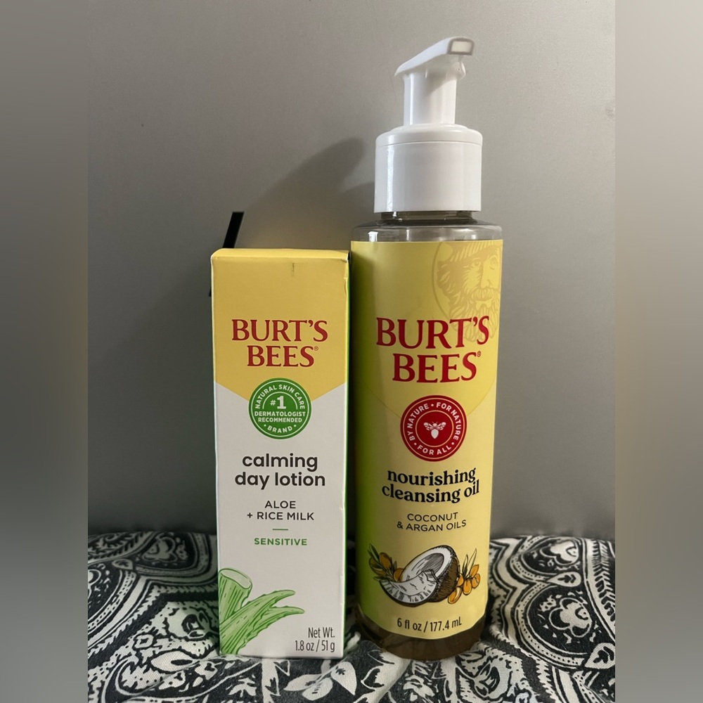 Burt's Bees Yellow Calming Lotion and Cleansing Oil Set